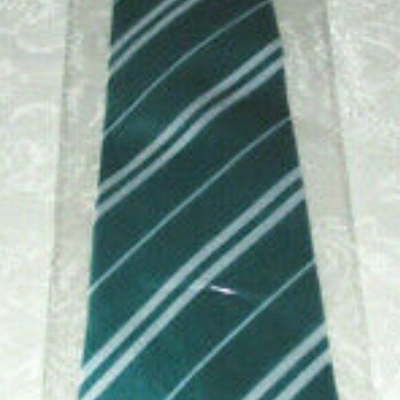 Harry Potter/ Wizarding World Slytherin Necktie - Picture 4 of 7